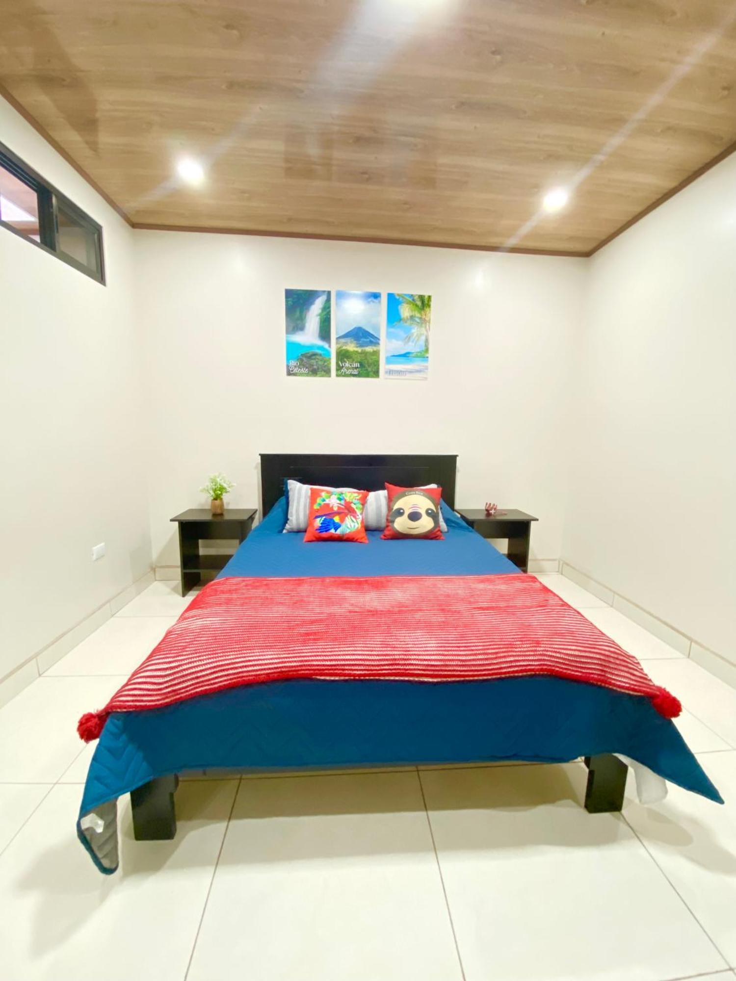 H Gonzalez. Wifi A/c Free Parking Apartment San Rafael (Alajuela)