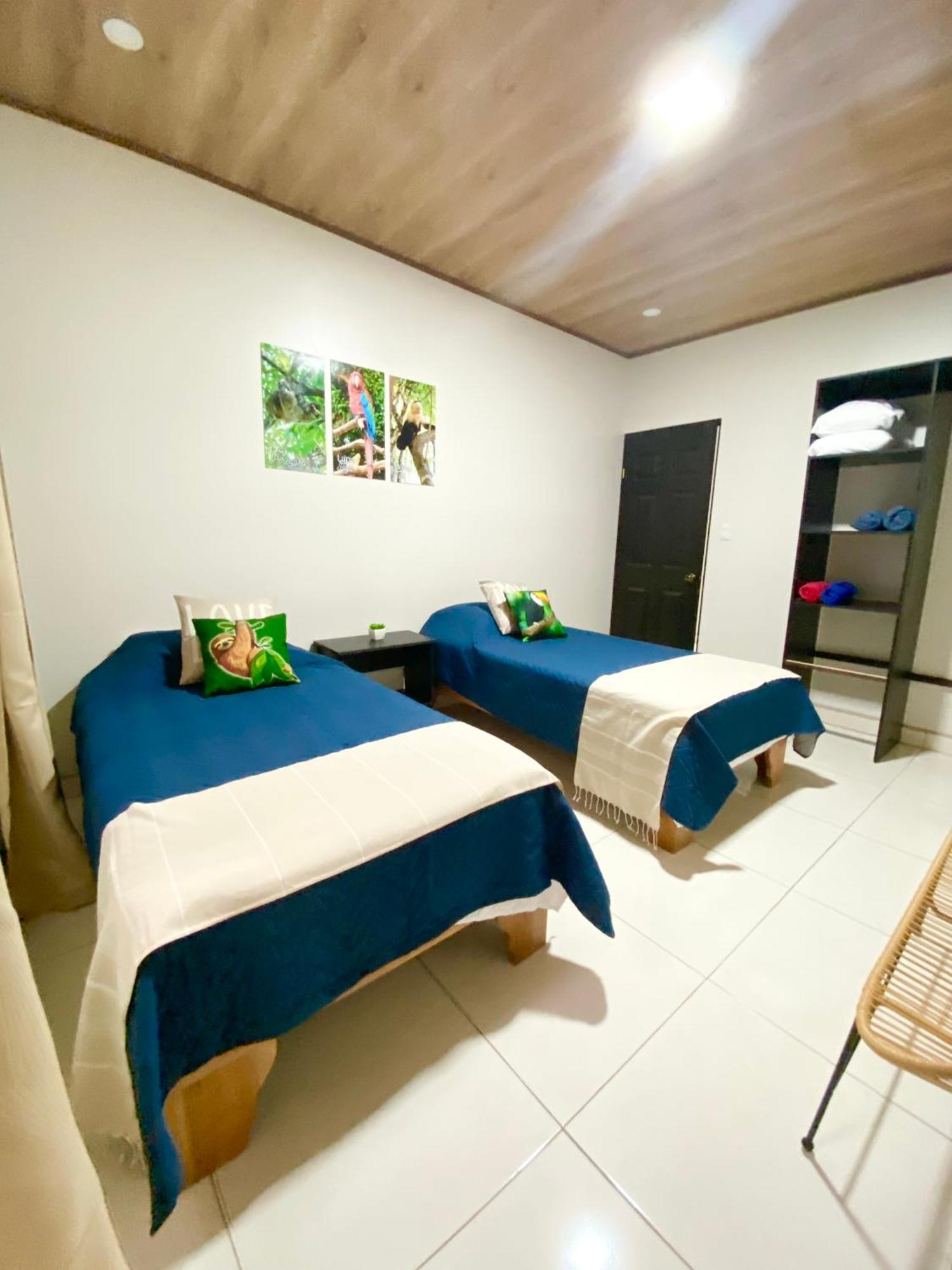 H Gonzalez. Wifi A/c Free Parking San Rafael (Alajuela)
