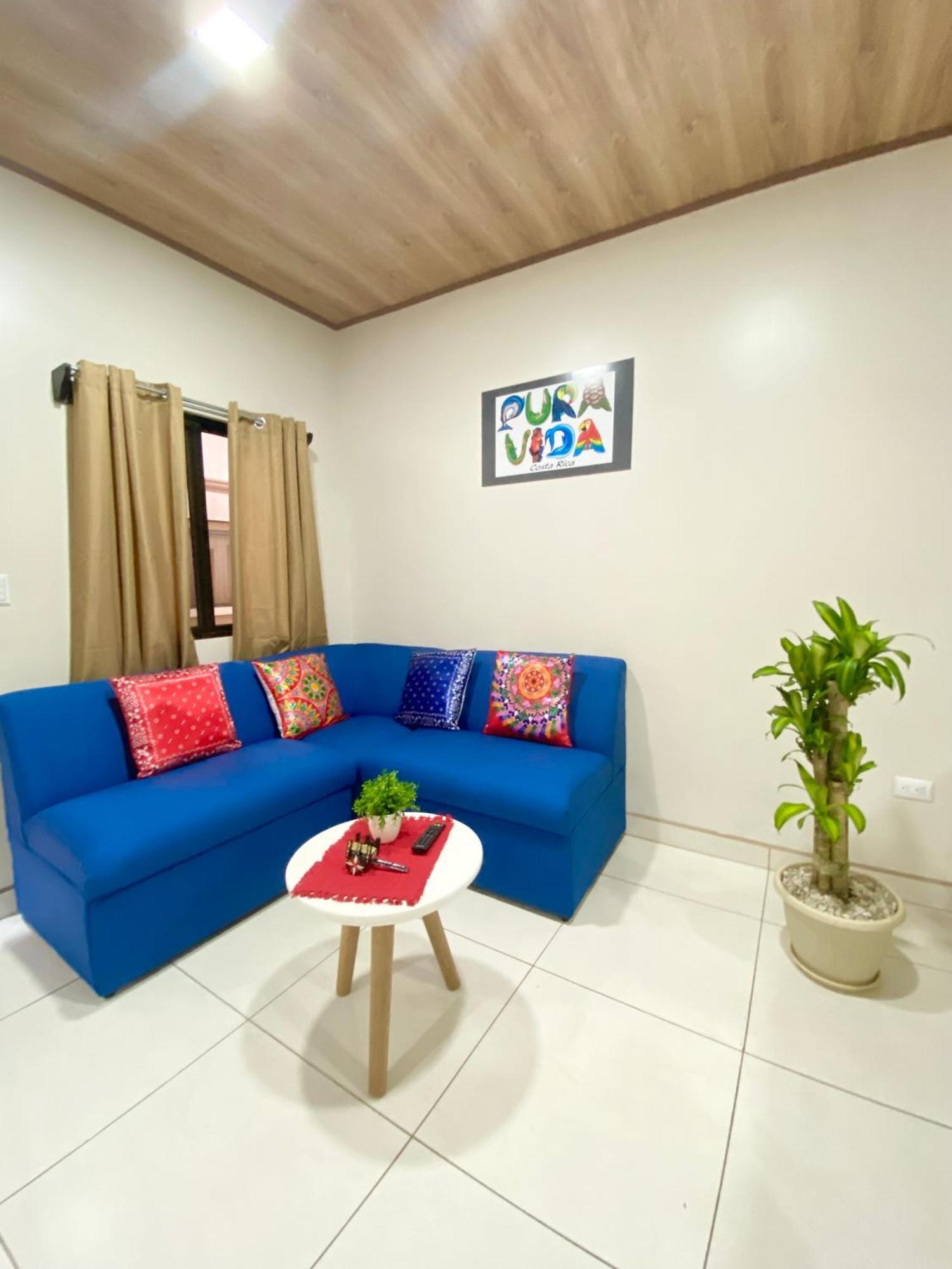 H Gonzalez. Wifi A/c Free Parking