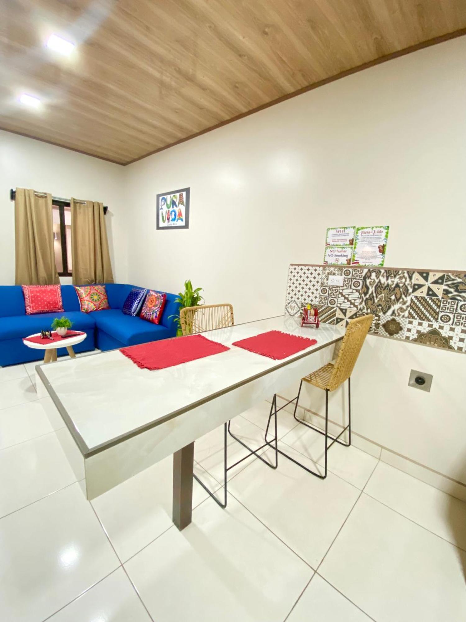 H Gonzalez. Wifi A/c Free Parking Apartment San Rafael (Alajuela)