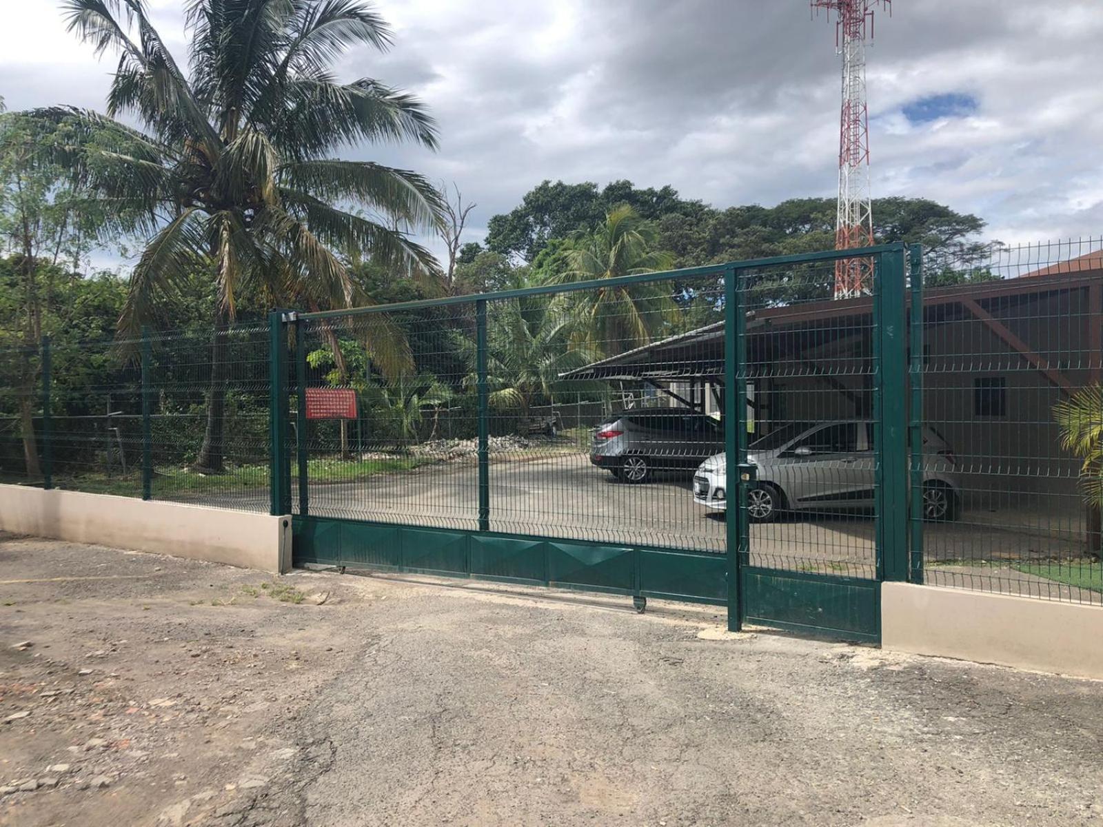 H Gonzalez. Wifi A/c Free Parking San Rafael (Alajuela)