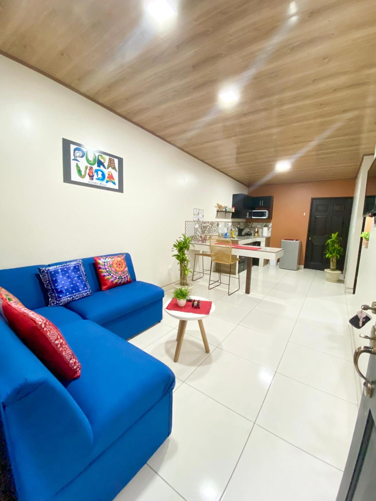 H Gonzalez. Wifi A/c Free Parking *